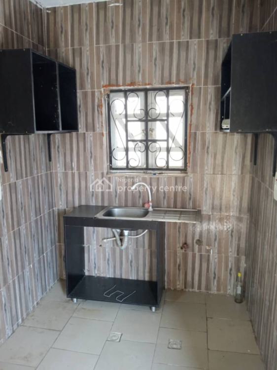 For Rent One Bedroom Flat With Two Toilets, Broadview Estate, Idu