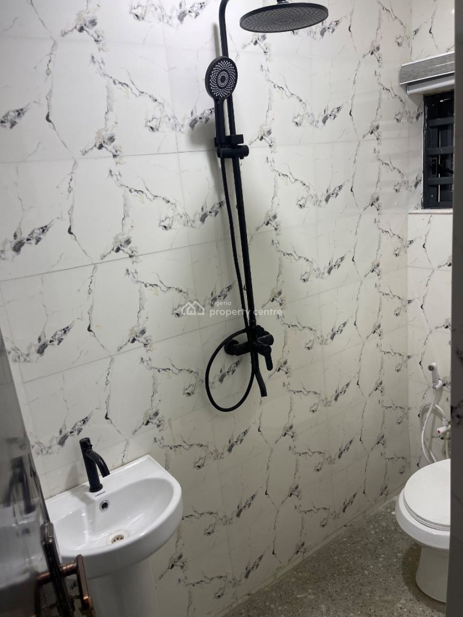 S & S D White House 2 Bedroom Apartment, Oba Babington Ashaye Crescent, Omole Phase 1, Ikeja, Lagos, Flat / Apartment Short Let