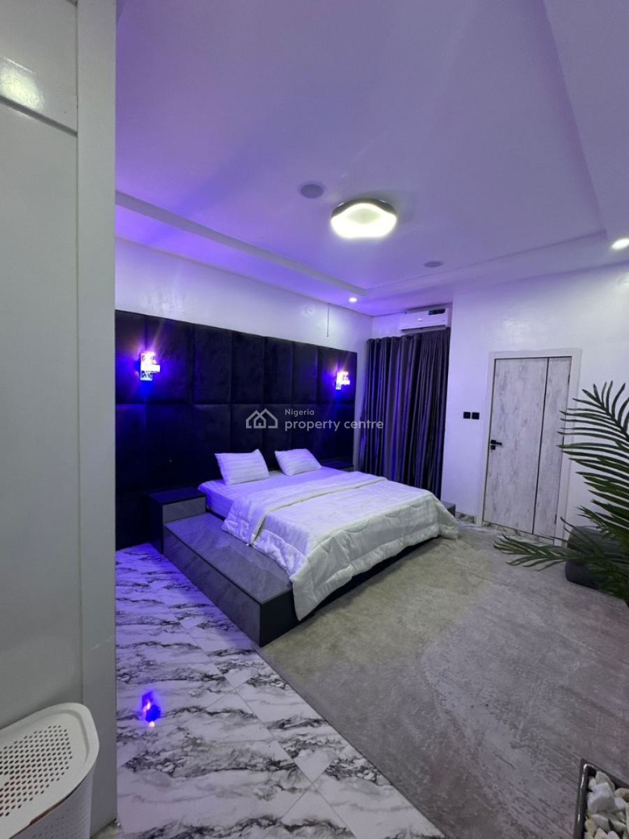 Peony; Gorgeous 3 Bedrooms Facility with Ps5, Pool & Gym, Ikate, Lekki, Lagos, Flat / Apartment Short Let