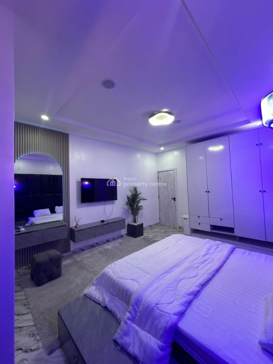 Peony; Gorgeous 3 Bedrooms Facility with Ps5, Pool & Gym, Ikate, Lekki, Lagos, Flat / Apartment Short Let