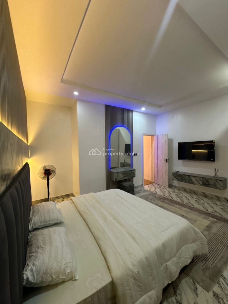 Peony; Gorgeous 3 Bedrooms Facility with Ps5, Pool & Gym, Ikate, Lekki, Lagos, Flat / Apartment Short Let