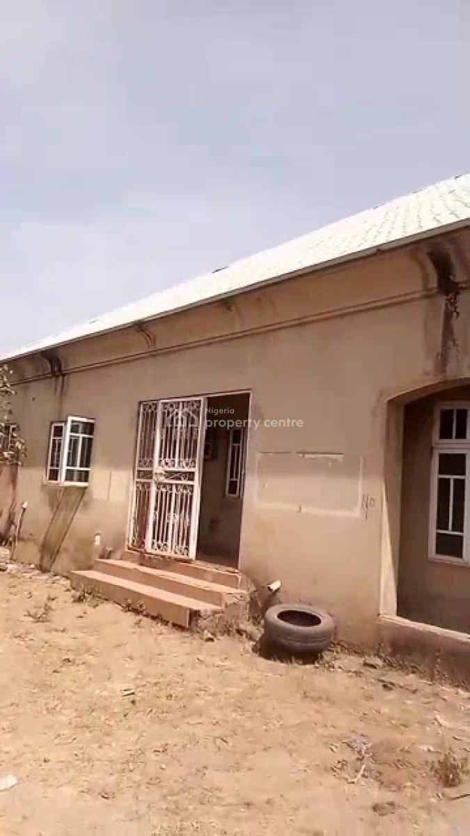 3 Bedroom Fully Detached Bungalow, Airport Road Off Fruit Market, Pyakasa, Lugbe District, Abuja, Detached Bungalow for Sale