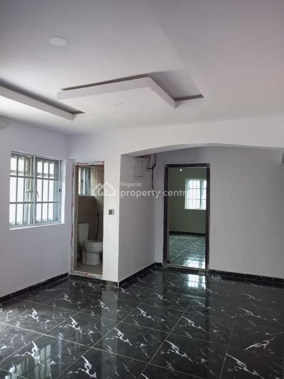 Luxury Sharp Built 2 Bedroom., Divine Avenue, Bucknor, Close to Community Bridge Ago, Isolo, Lagos, Flat / Apartment for Rent