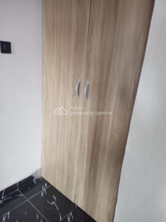 Luxury Sharp Built 2 Bedroom., Divine Avenue, Bucknor, Close to Community Bridge Ago, Isolo, Lagos, Flat / Apartment for Rent