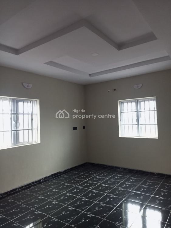 Luxury Sharp Built 2 Bedroom., Divine Avenue, Bucknor, Close to Community Bridge Ago, Isolo, Lagos, Flat / Apartment for Rent