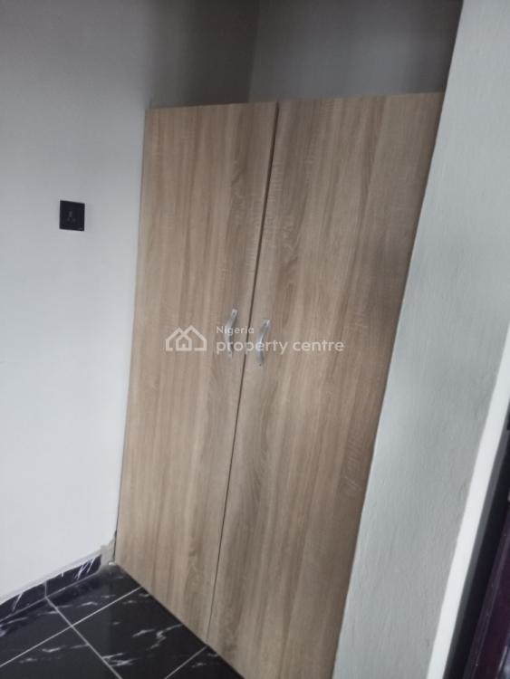 Luxury Sharp Built 2 Bedroom., Divine Avenue, Bucknor, Close to Community Bridge Ago, Isolo, Lagos, Flat / Apartment for Rent
