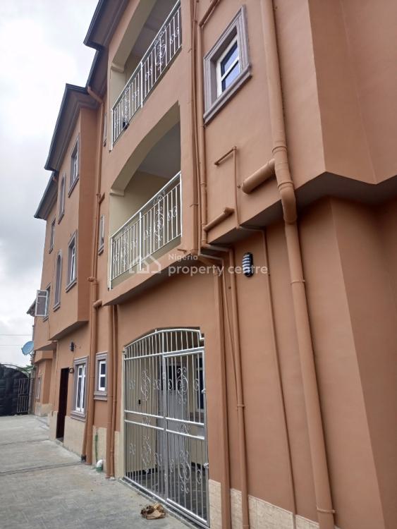 Luxury Sharp Built 2 Bedroom., Divine Avenue, Bucknor, Close to Community Bridge Ago, Isolo, Lagos, Flat / Apartment for Rent