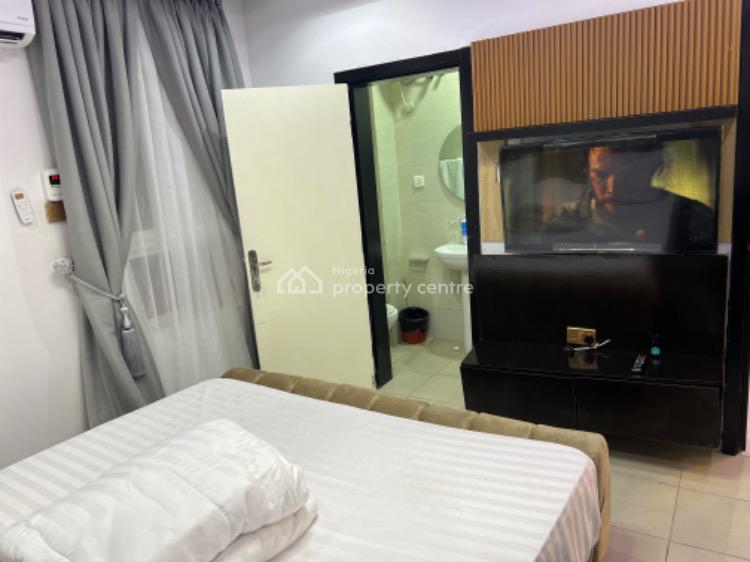 Luxury 3 Bedrooms Flat with Excellent Facilities, Block 3, Oakham, Cadogan Estate, Osapa, Lekki, Lagos, Flat / Apartment Short Let