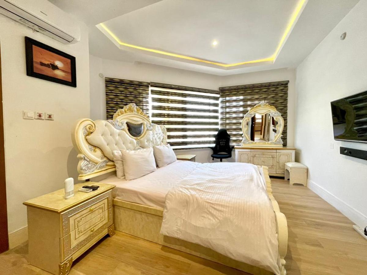 Lavishly Furnished Palatial 3 Bedrooms Apartment, Osapa, Lekki, Lagos, Flat / Apartment Short Let