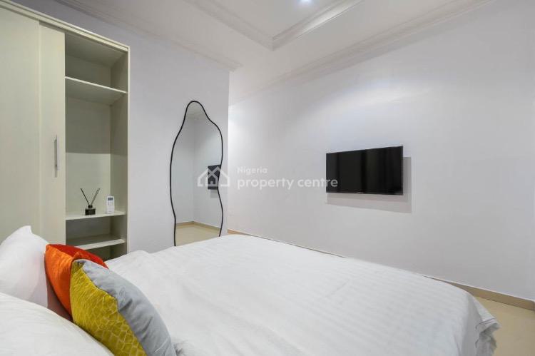 Luxury 3 Bedrooms, Off Admiralty, Lekki Phase 1, Lekki, Lagos, Flat / Apartment Short Let