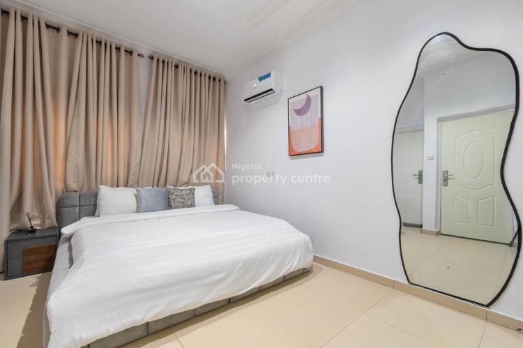 Luxury 3 Bedrooms, Off Admiralty, Lekki Phase 1, Lekki, Lagos, Flat / Apartment Short Let