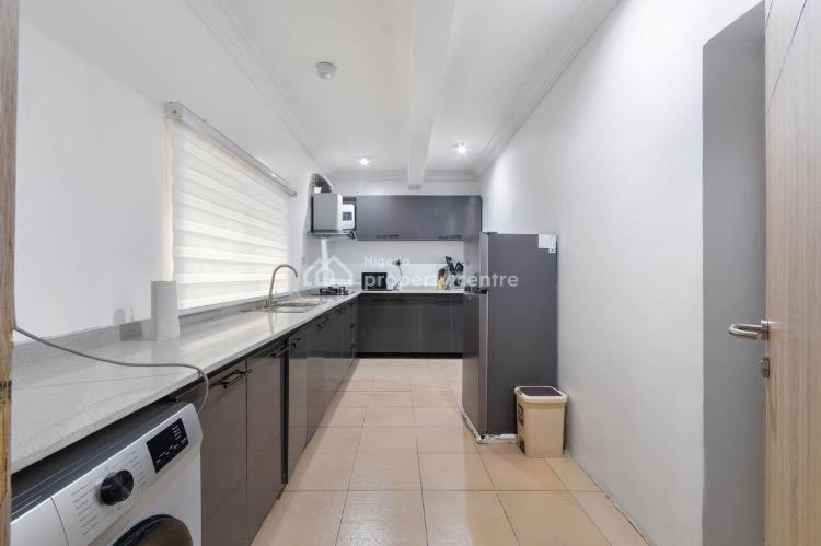 Luxury 2 Bedrooms Apartment, Off Admiralty, Lekki Phase 1, Lekki, Lagos, Flat / Apartment Short Let