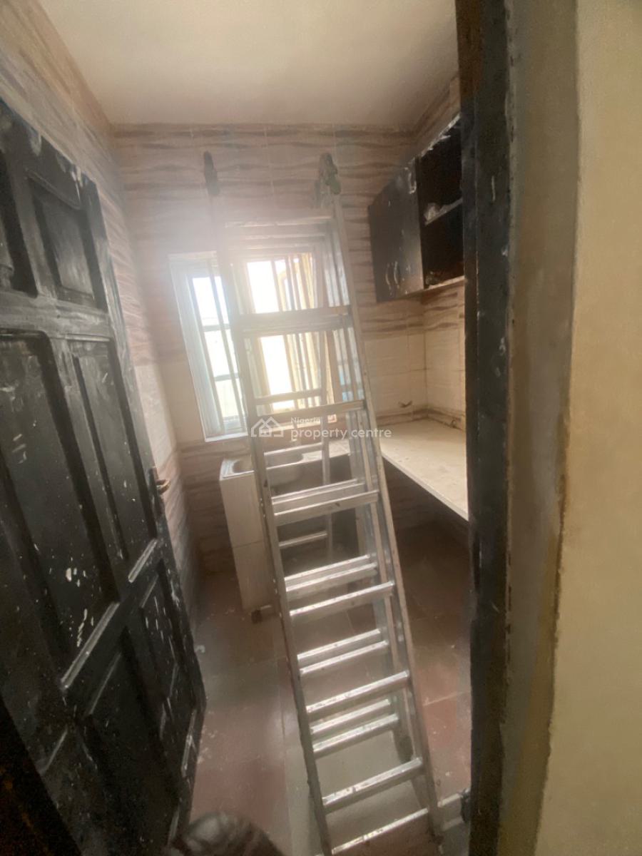 Luxuriously Spacious Mini Flat  Apartment with Excellent Finishing, No. 13, Akande Close, Sangotedo, Ajah, Lagos, Mini Flat (room and Parlour) for Rent