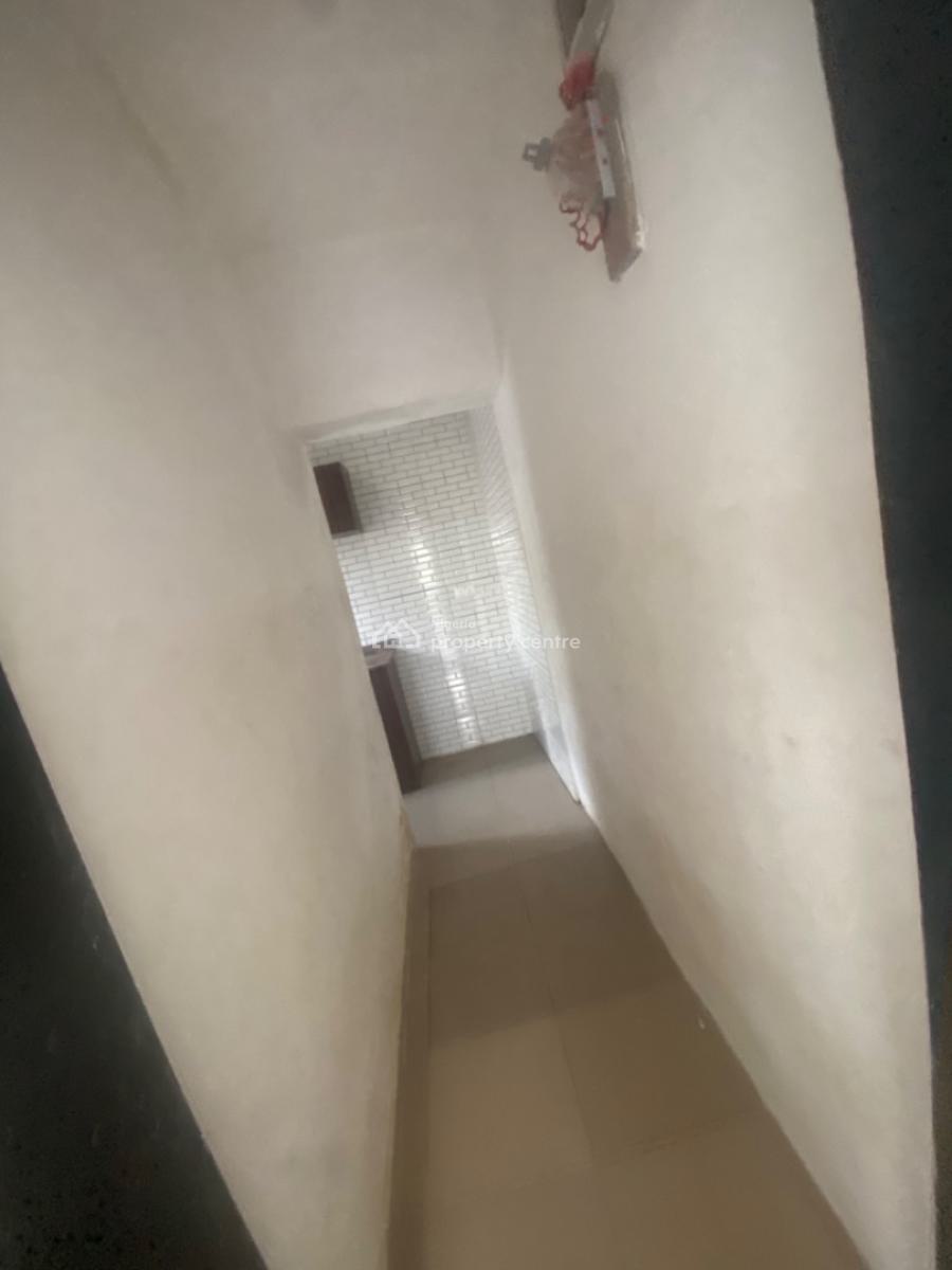 Luxuriously Spacious Self Contain  Apartment with Excellent Finishing, No. 13, Akande Close, Sangotedo, Ajah, Lagos, Self Contain (single Rooms) for Rent