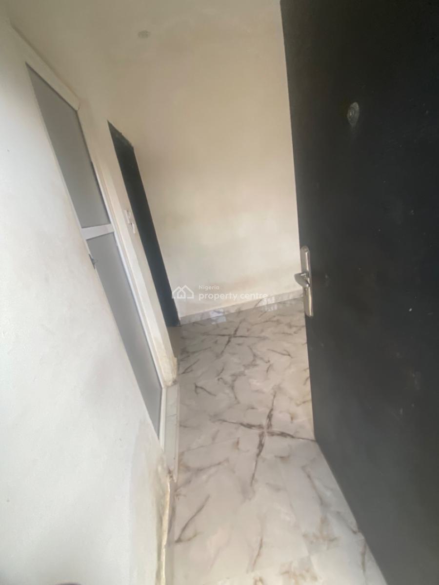 Luxuriously Spacious Self Contain  Apartment with Excellent Finishing, No. 13, Akande Close, Sangotedo, Ajah, Lagos, Self Contain (single Rooms) for Rent