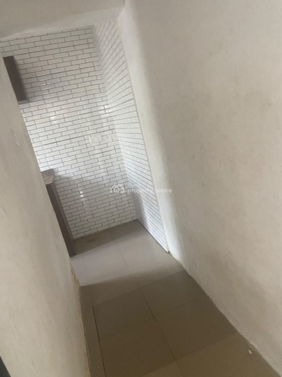 Luxuriously Spacious Self Contain  Apartment with Excellent Finishing, No. 13, Akande Close, Sangotedo, Ajah, Lagos, Self Contain (single Rooms) for Rent