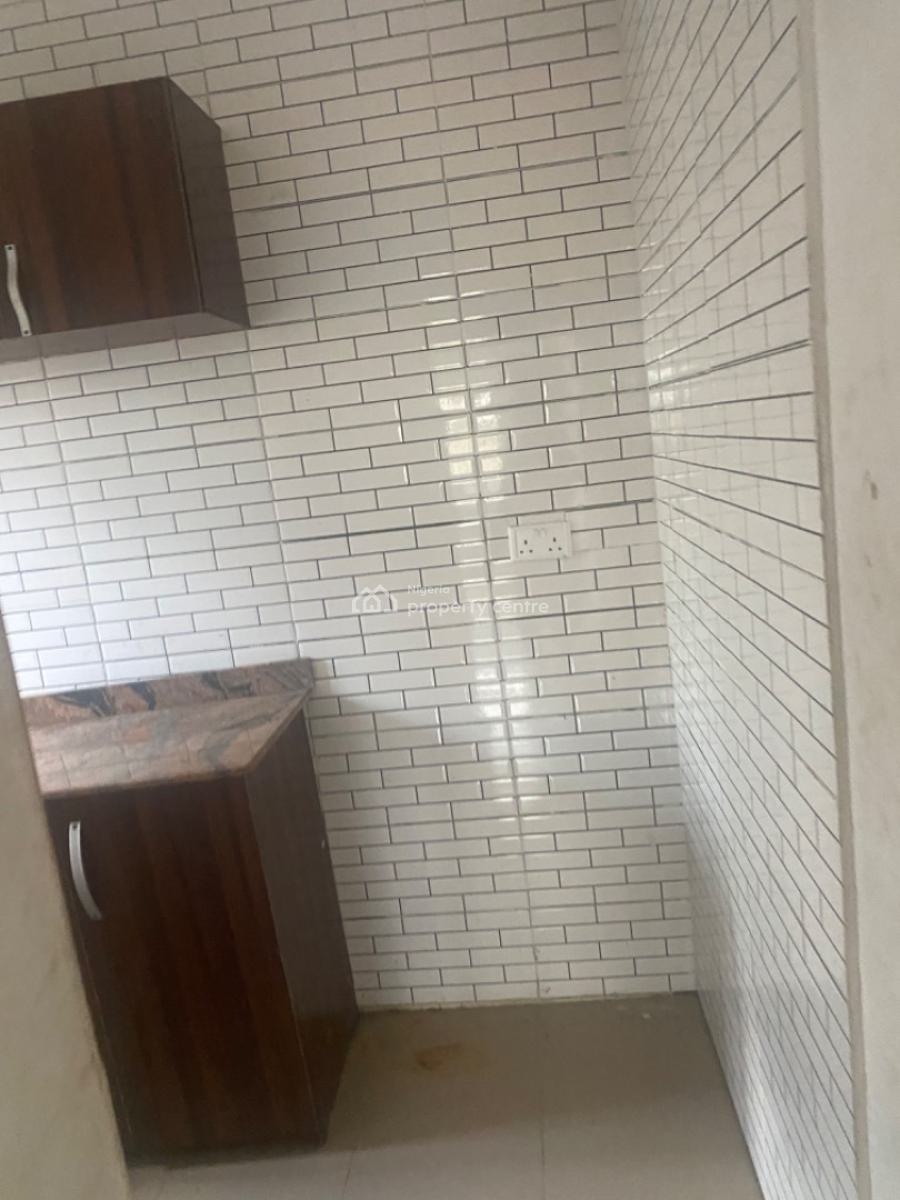 Luxuriously Spacious Self Contain  Apartment with Excellent Finishing, No. 13, Akande Close, Sangotedo, Ajah, Lagos, Self Contain (single Rooms) for Rent