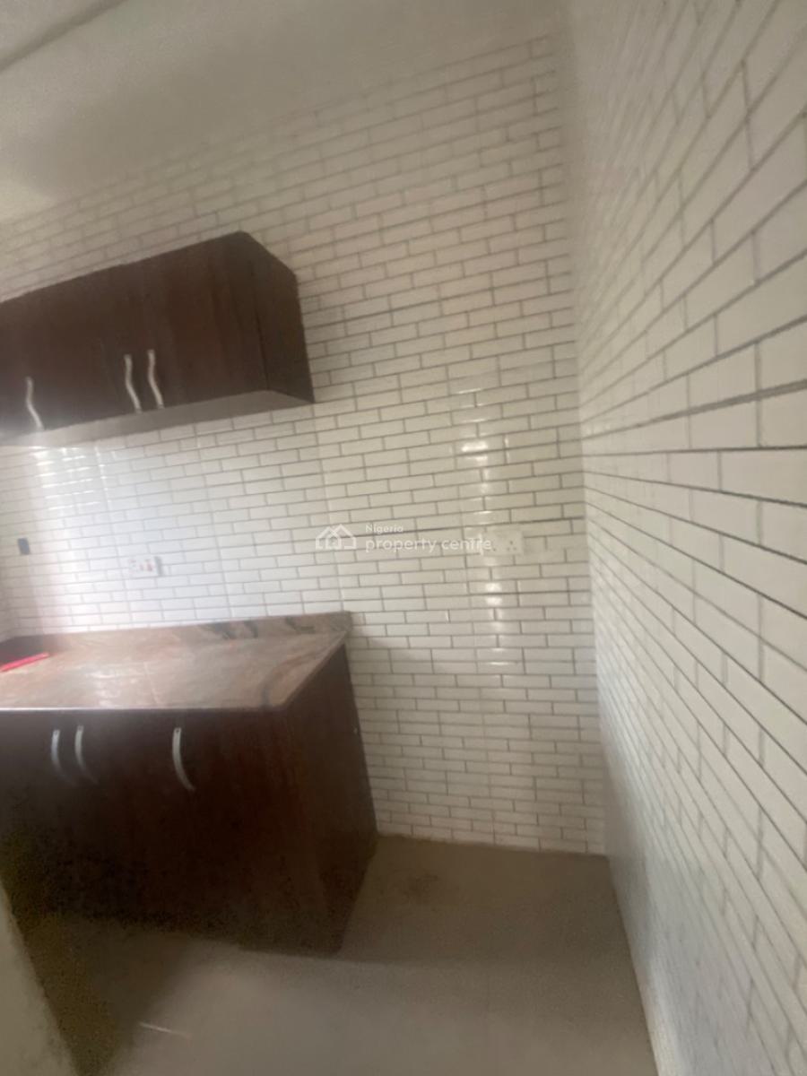 Luxuriously Spacious Self Contain  Apartment with Excellent Finishing, No. 13, Akande Close, Sangotedo, Ajah, Lagos, Self Contain (single Rooms) for Rent
