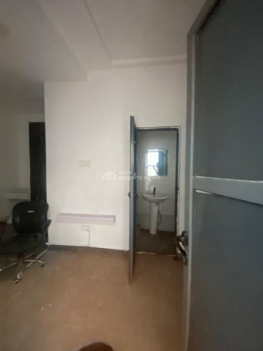 Luxuriously Spacious Self Contain  Apartment with Excellent Finishing, No. 13, Akande Close Ologolo, Ologolo, Lekki, Lagos, Self Contain (single Rooms) for Rent