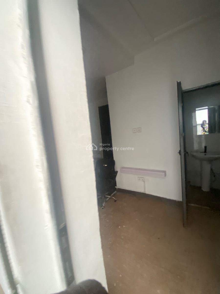 Luxuriously Spacious Self Contain  Apartment with Excellent Finishing, No. 13, Akande Close Ologolo, Ologolo, Lekki, Lagos, Self Contain (single Rooms) for Rent