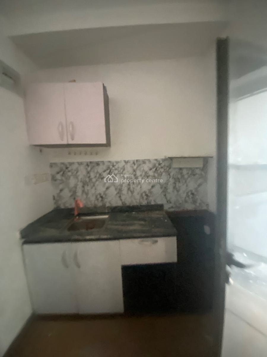 Luxuriously Spacious Self Contain  Apartment with Excellent Finishing, No. 13, Akande Close Ologolo, Ologolo, Lekki, Lagos, Self Contain (single Rooms) for Rent