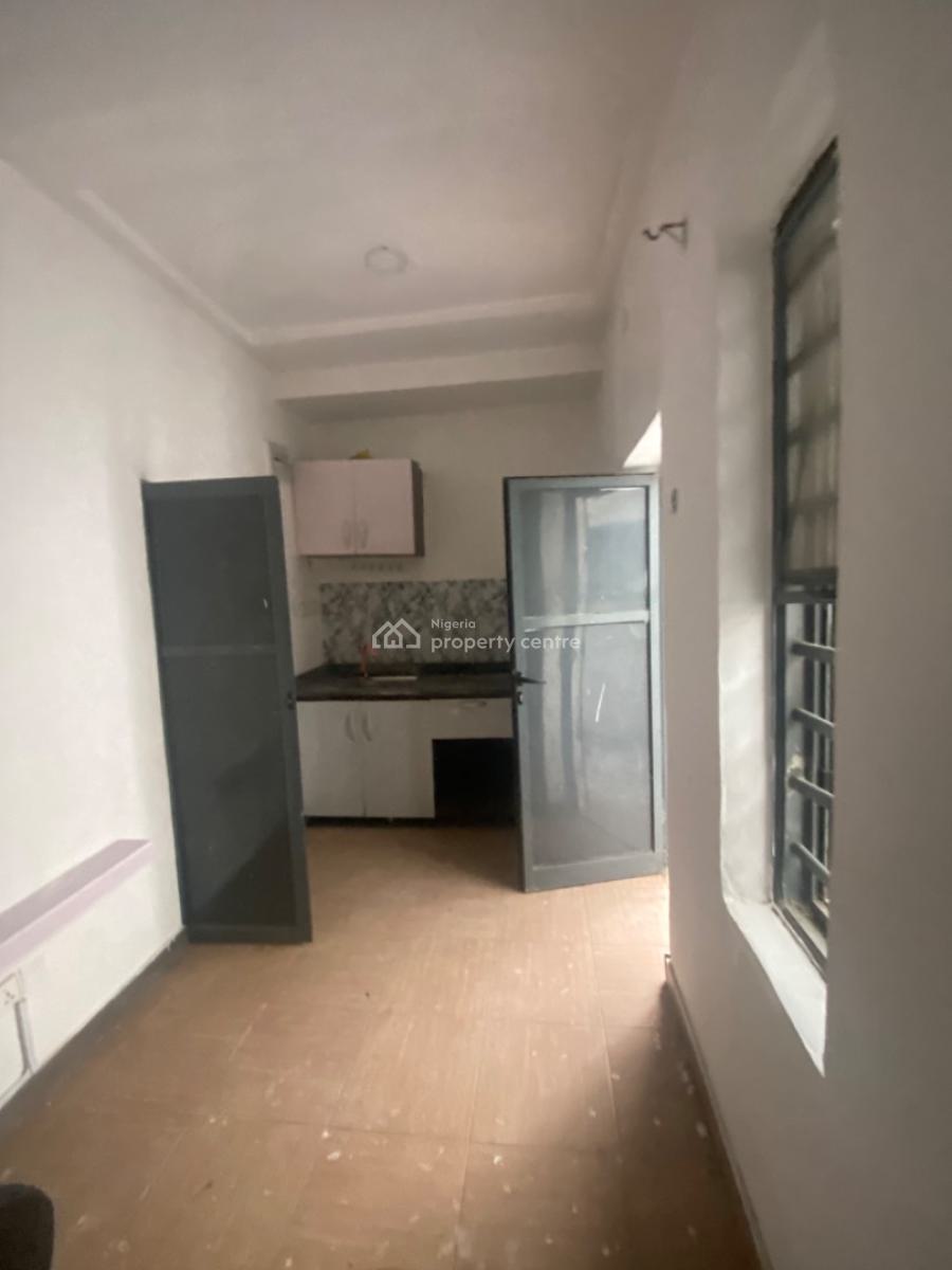Luxuriously Spacious Self Contain  Apartment with Excellent Finishing, No. 13, Akande Close Ologolo, Ologolo, Lekki, Lagos, Self Contain (single Rooms) for Rent