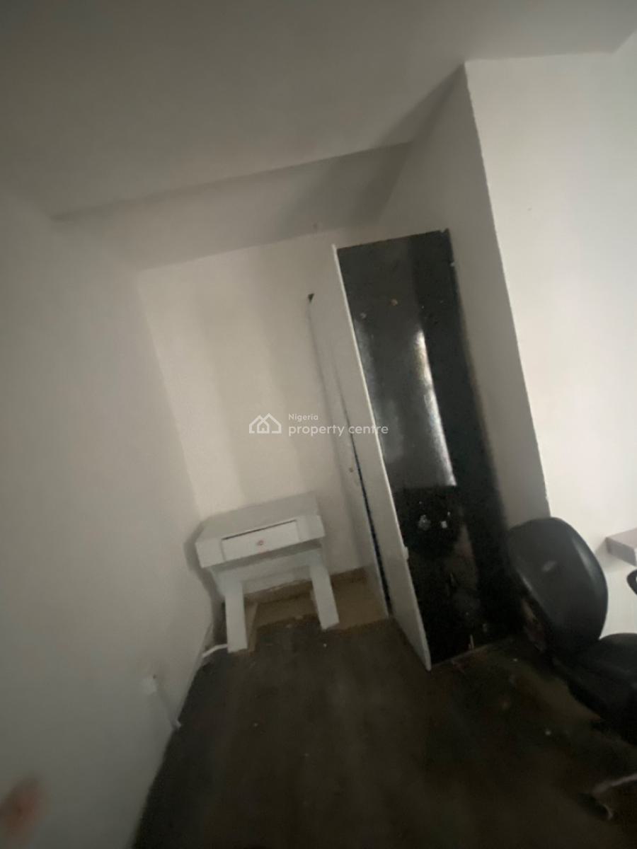 Luxuriously Spacious Self Contain  Apartment with Excellent Finishing, No. 13, Akande Close Ologolo, Ologolo, Lekki, Lagos, Self Contain (single Rooms) for Rent