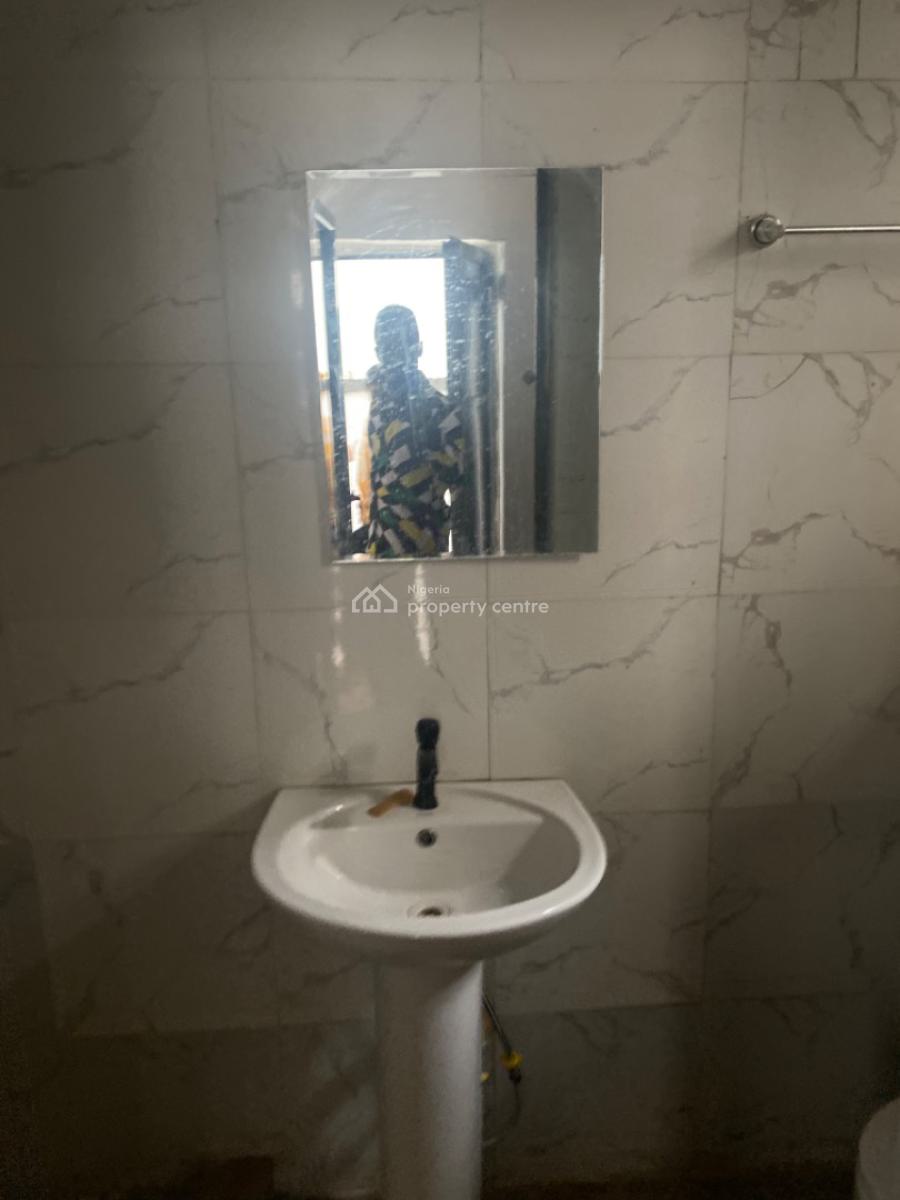 Luxuriously Spacious Self Contain  Apartment with Excellent Finishing, No. 13, Akande Close Ologolo, Ologolo, Lekki, Lagos, Self Contain (single Rooms) for Rent