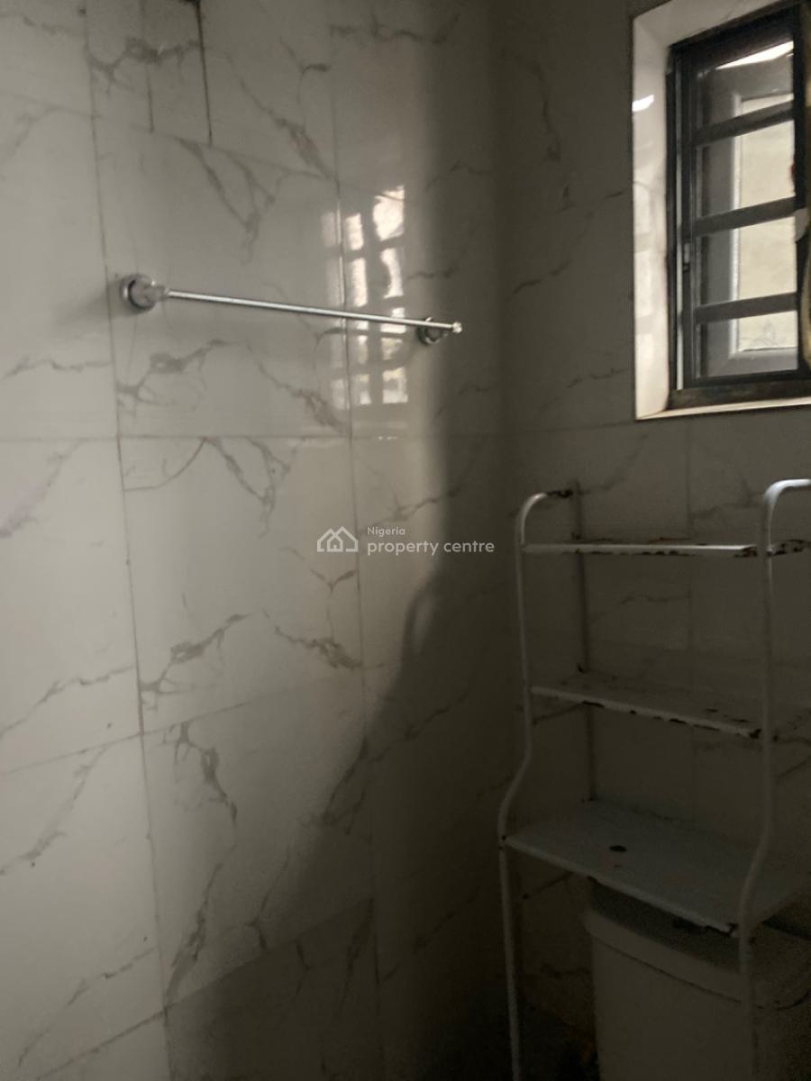 Luxuriously Spacious Self Contain  Apartment with Excellent Finishing, No. 13, Akande Close Ologolo, Ologolo, Lekki, Lagos, Self Contain (single Rooms) for Rent