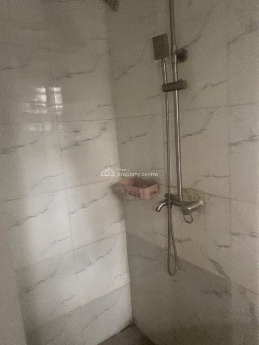 Luxuriously Spacious Self Contain  Apartment with Excellent Finishing, No. 13, Akande Close Ologolo, Ologolo, Lekki, Lagos, Self Contain (single Rooms) for Rent