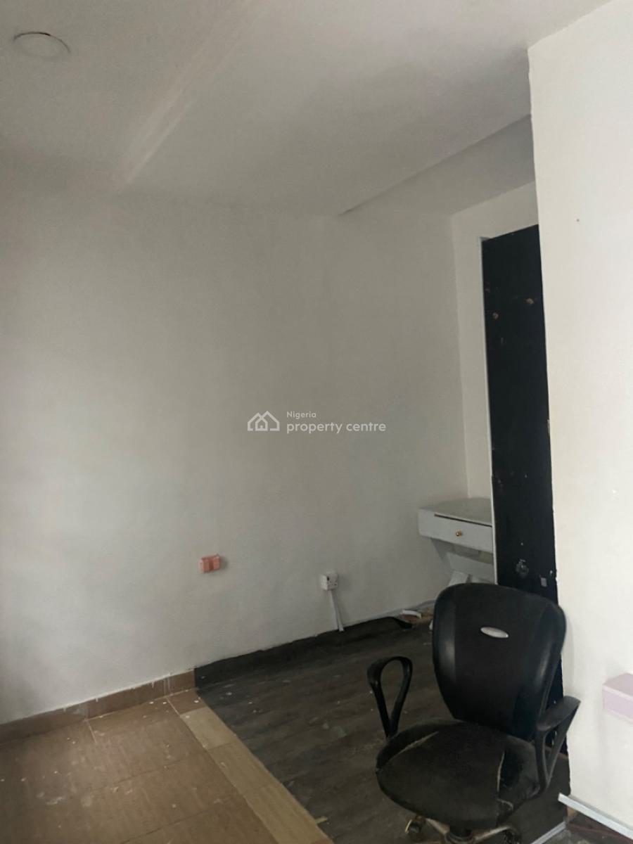 Luxuriously Spacious Self Contain  Apartment with Excellent Finishing, No. 13, Akande Close Ologolo, Ologolo, Lekki, Lagos, Self Contain (single Rooms) for Rent