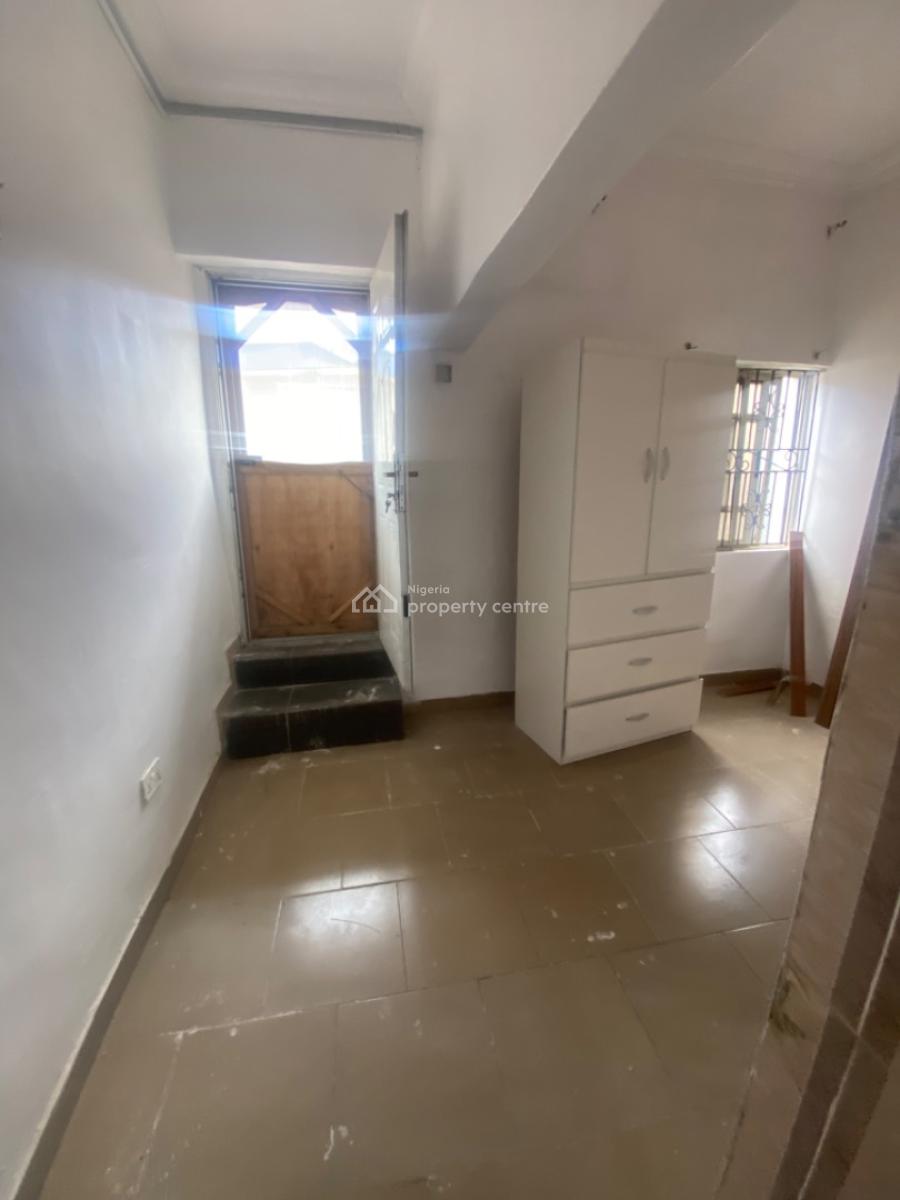 Luxuriously Spacious Sharp Self Contain, No. 13, Akande Close, Ologolo, Lekki, Lagos, Self Contain (single Rooms) for Rent