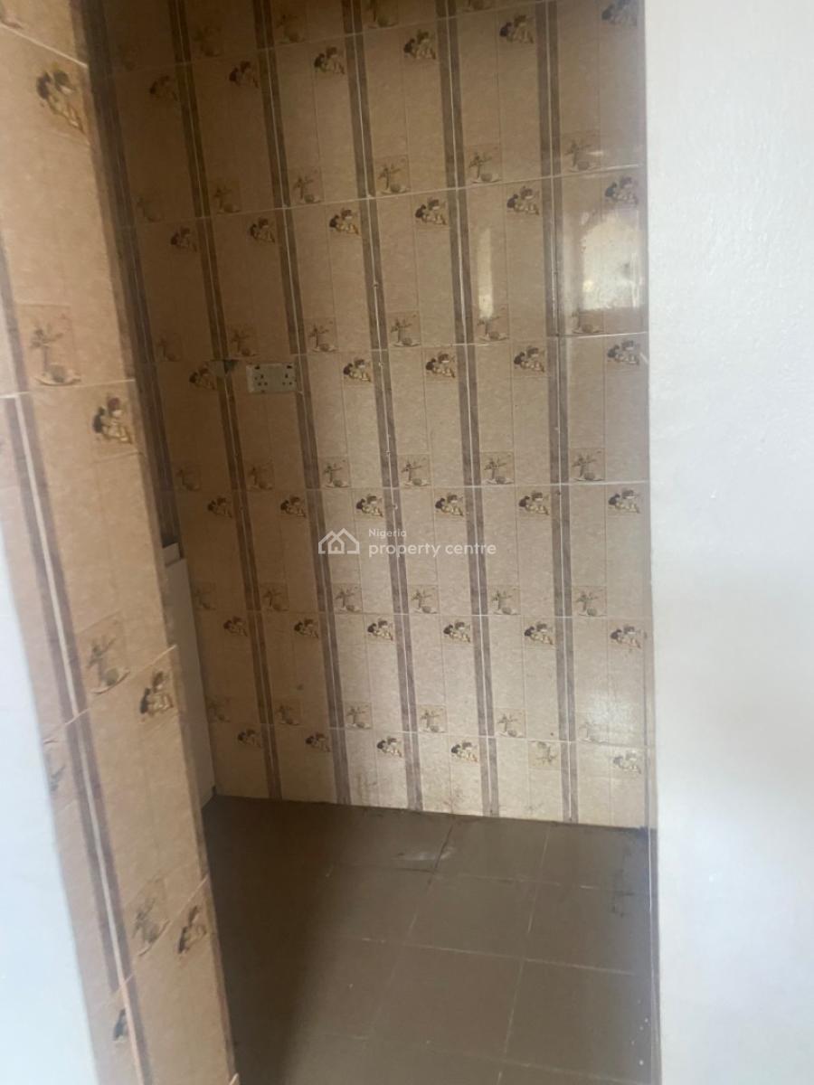 Luxuriously Spacious Sharp Self Contain, No. 13, Akande Close, Ologolo, Lekki, Lagos, Self Contain (single Rooms) for Rent