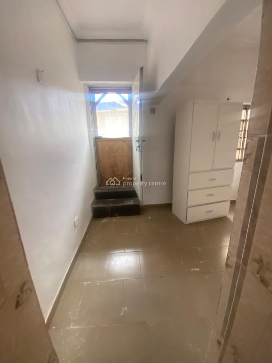 Luxuriously Spacious Sharp Self Contain, No. 13, Akande Close, Ologolo, Lekki, Lagos, Self Contain (single Rooms) for Rent