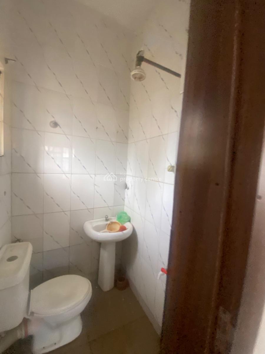 Luxuriously Spacious Sharp Self Contain, No. 13, Akande Close, Ologolo, Lekki, Lagos, Self Contain (single Rooms) for Rent