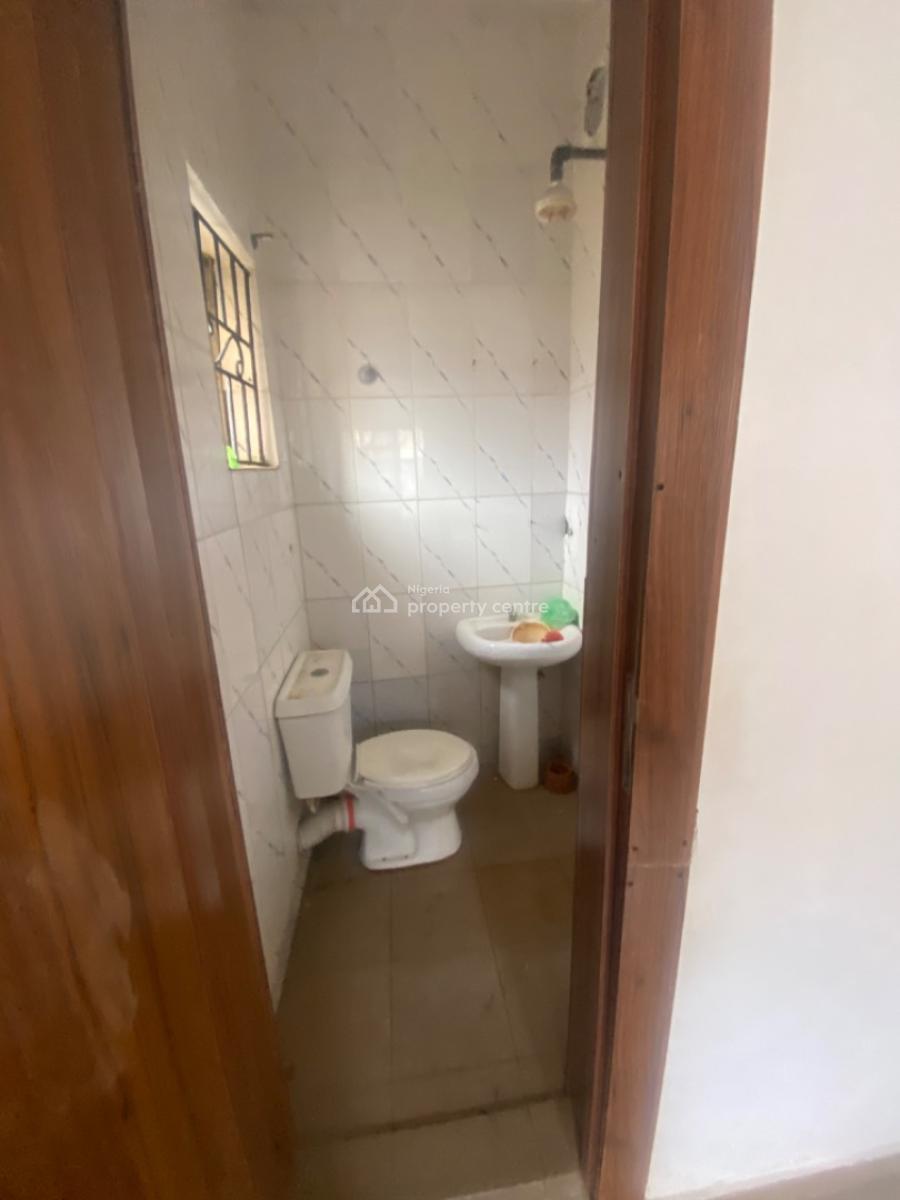 Luxuriously Spacious Sharp Self Contain, No. 13, Akande Close, Ologolo, Lekki, Lagos, Self Contain (single Rooms) for Rent