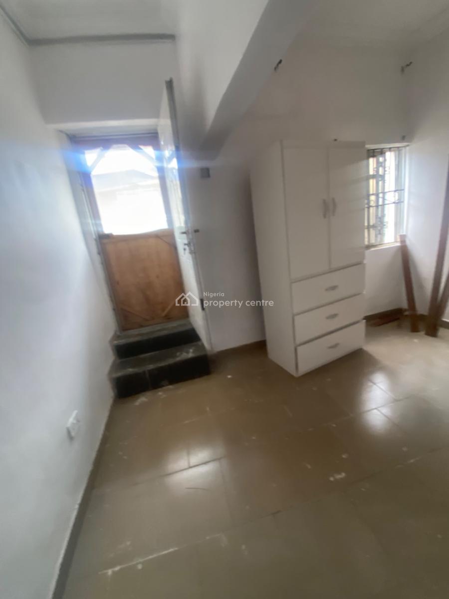 Luxuriously Spacious Sharp Self Contain, No. 13, Akande Close, Ologolo, Lekki, Lagos, Self Contain (single Rooms) for Rent