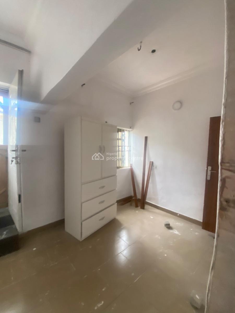 Luxuriously Spacious Sharp Self Contain, No. 13, Akande Close, Ologolo, Lekki, Lagos, Self Contain (single Rooms) for Rent