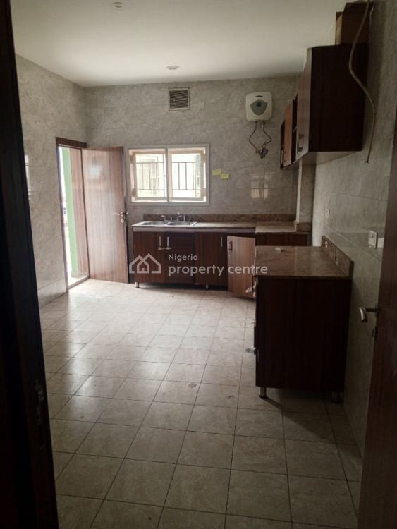 Well Maintained 3 Bedrooms Flat, Mendez/arowojobo Estate, Maryland, Lagos, Flat / Apartment for Rent