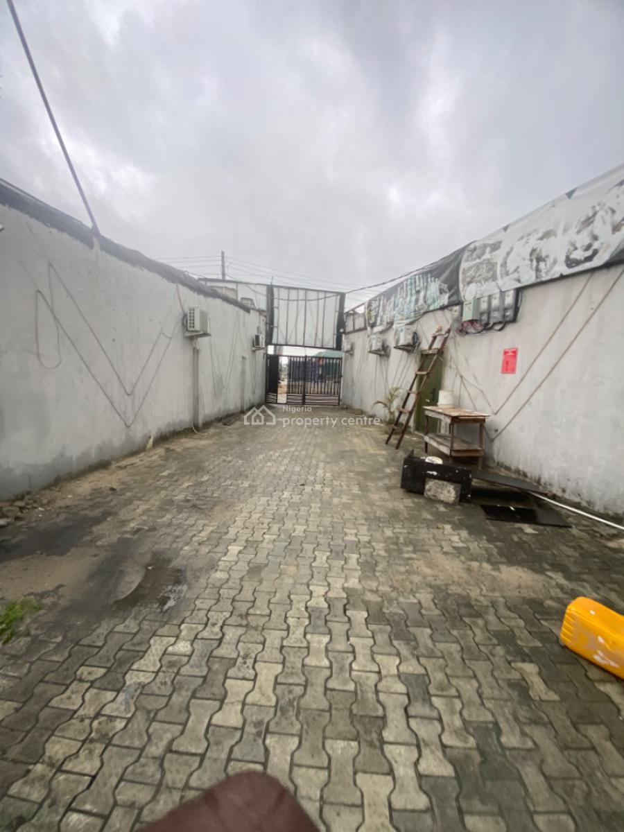 Luxuriously Spacious Bar and Restaurant, No 13 a Rafiu, Sangotedo, Ajah, Lagos, Restaurant / Bar for Rent