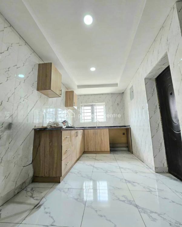 2 Bedroom Apartment, Yaba, Lagos, Flat / Apartment for Sale