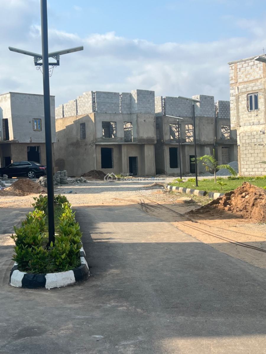 3 Bedrooms Terraced Duplex with a Bq, Airport Road, Kiami, Lugbe District, Abuja, Terraced Duplex for Sale