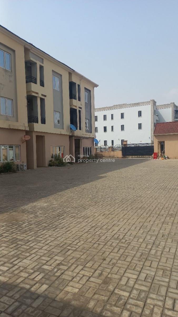 Clean 4 Bedrooms Duplex with Bq, Guzape District, Abuja, Terraced Duplex for Sale