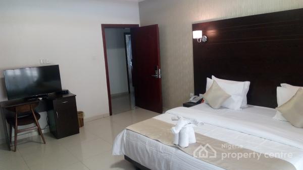 Well Furnished 1 Bedroom Serviced Apartments, Off Aminu Kano Creascent, Wuse 2, Abuja, Flat / Apartment Short Let