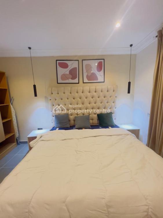 Fully Furnished, Neatly Used Serviced 2 Bedrooms Apartment, Off Ologolo Road, Beside White Oak Estate, Ologolo, Lekki, Lagos, Flat / Apartment for Sale