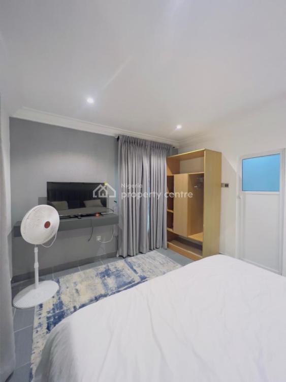 Fully Furnished, Neatly Used Serviced 2 Bedrooms Apartment, Off Ologolo Road, Beside White Oak Estate, Ologolo, Lekki, Lagos, Flat / Apartment for Sale