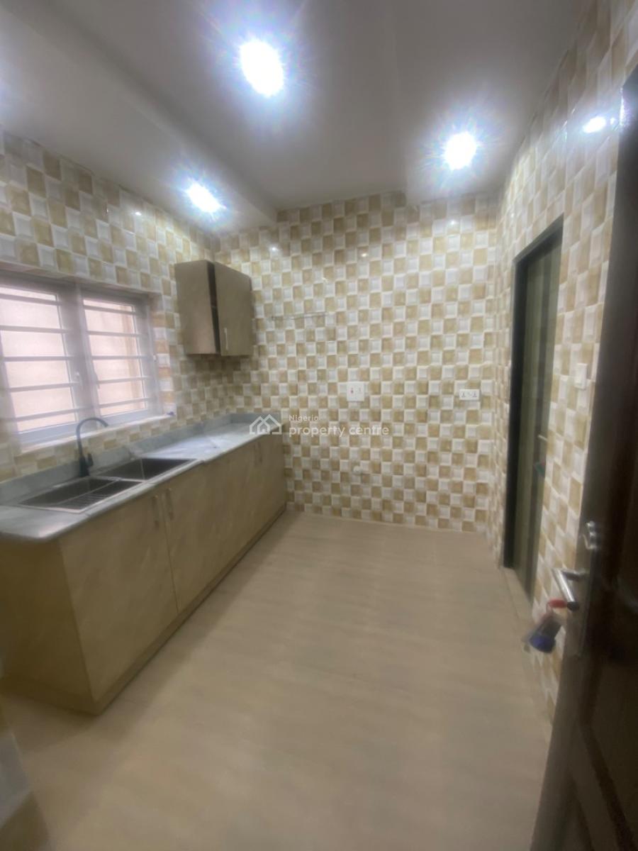 Luxuriously Nice Spacious  3 Bedroom Flat with Excellent Finishing, 12, Kayode Street  Sangotedo, Sangotedo, Ajah, Lagos, House for Rent