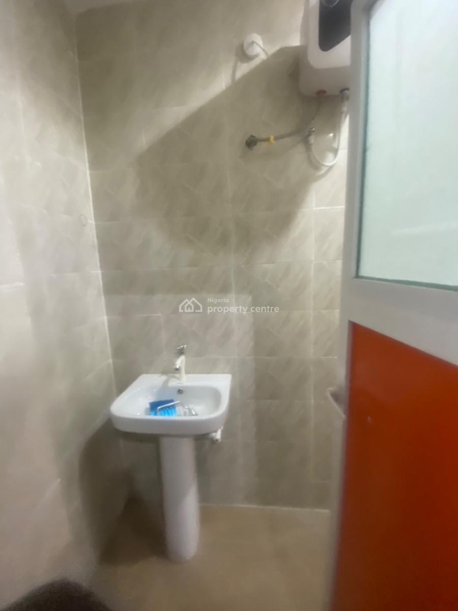 Luxuriously Nice Spacious  3 Bedroom Flat with Excellent Finishing, 12, Kayode Street  Sangotedo, Sangotedo, Ajah, Lagos, House for Rent