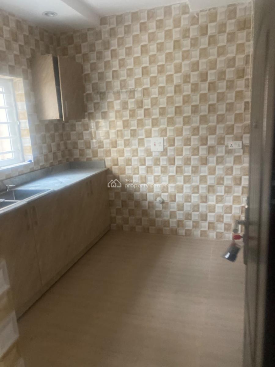 Luxuriously Nice Spacious  3 Bedroom Flat with Excellent Finishing, 12, Kayode Street  Sangotedo, Sangotedo, Ajah, Lagos, House for Rent