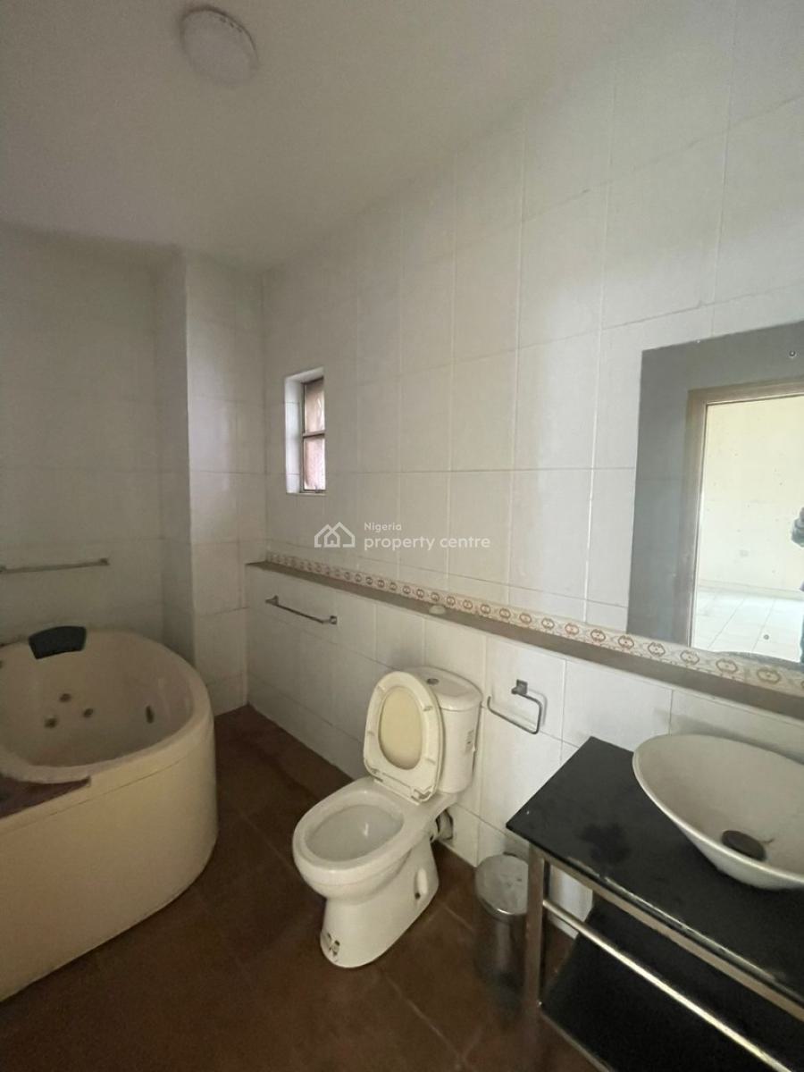 3bedrooms Flat with a Bq with 24 Hours Power, Off Admiralty Road Lekki Phase 1, Lekki, Lagos, Flat / Apartment for Rent